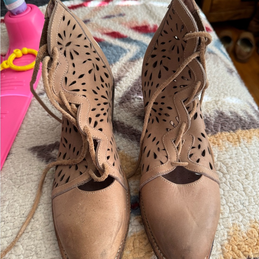 Macie Bean Lace-Up Women's Shoes